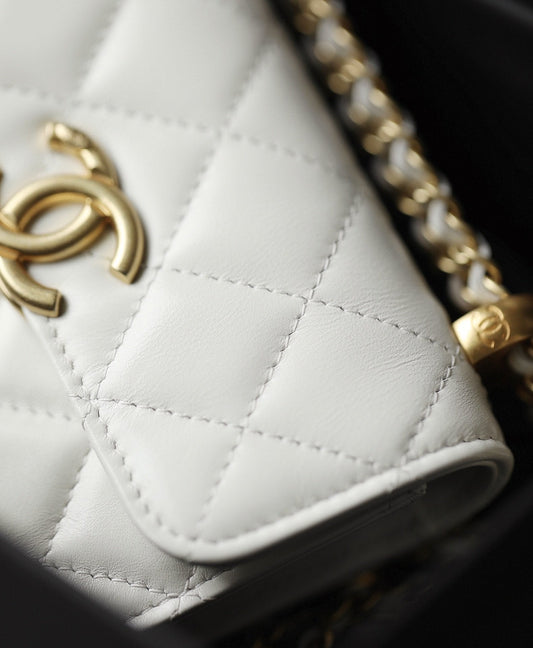 cc CO-CO Clutch With Chain 9.5cm/3.7in Gold Toned Hardware For Women White