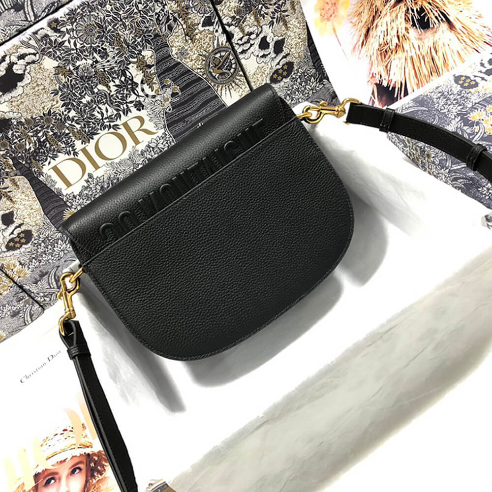 MEDIUM D BOBBY BAG size: 22*17*6 cm