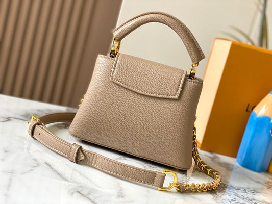 Louis Milky Way Capucines BB Taurillon leather M23082 size: 21×14×8cm
