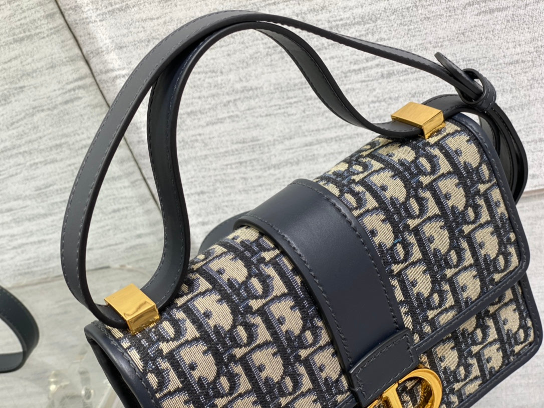 𝗗 𝗠𝗼𝗻𝘁𝗮𝗶𝗴𝗻𝗲 bag 01