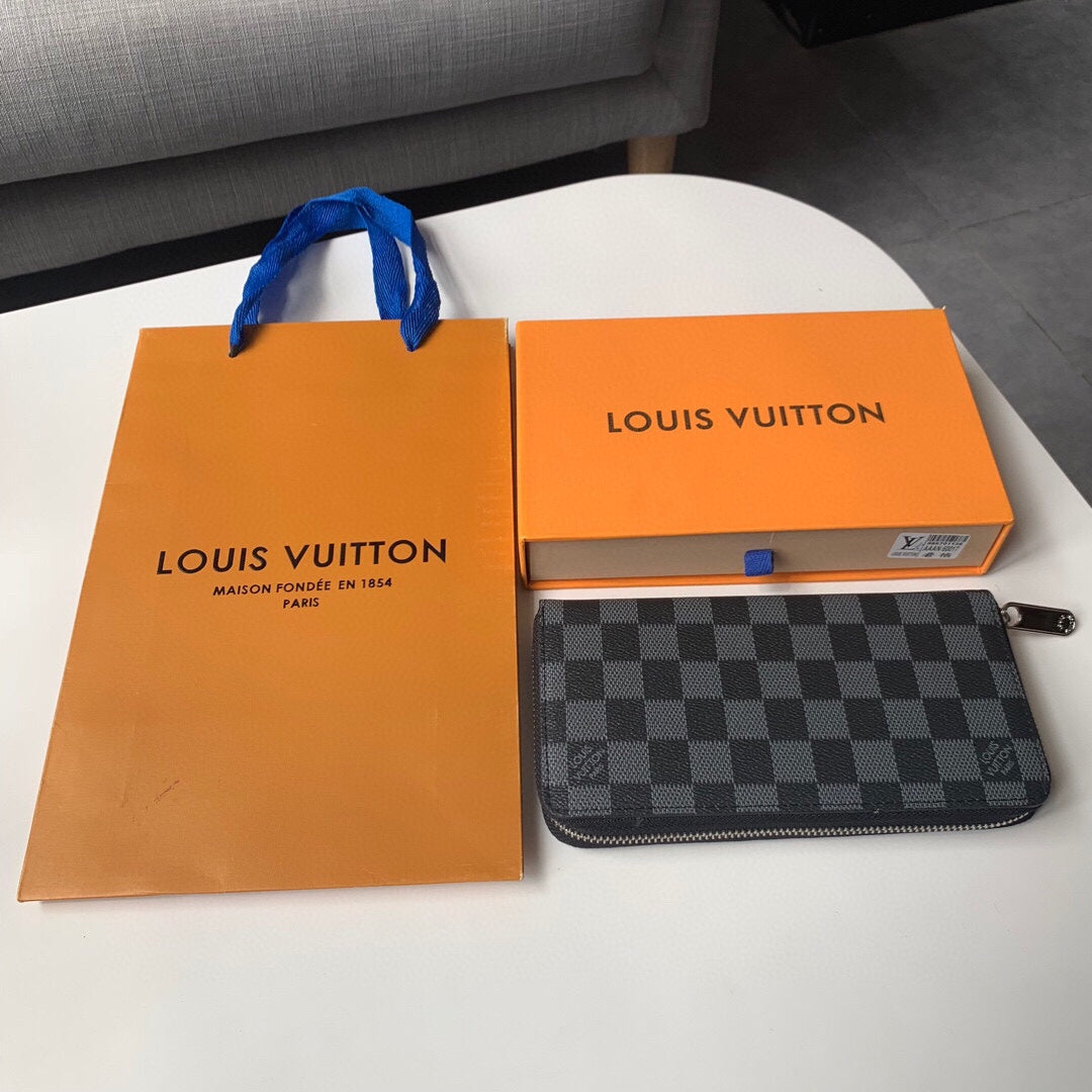LOUIS new arrival men's wallet size: 19×10×1.5cm