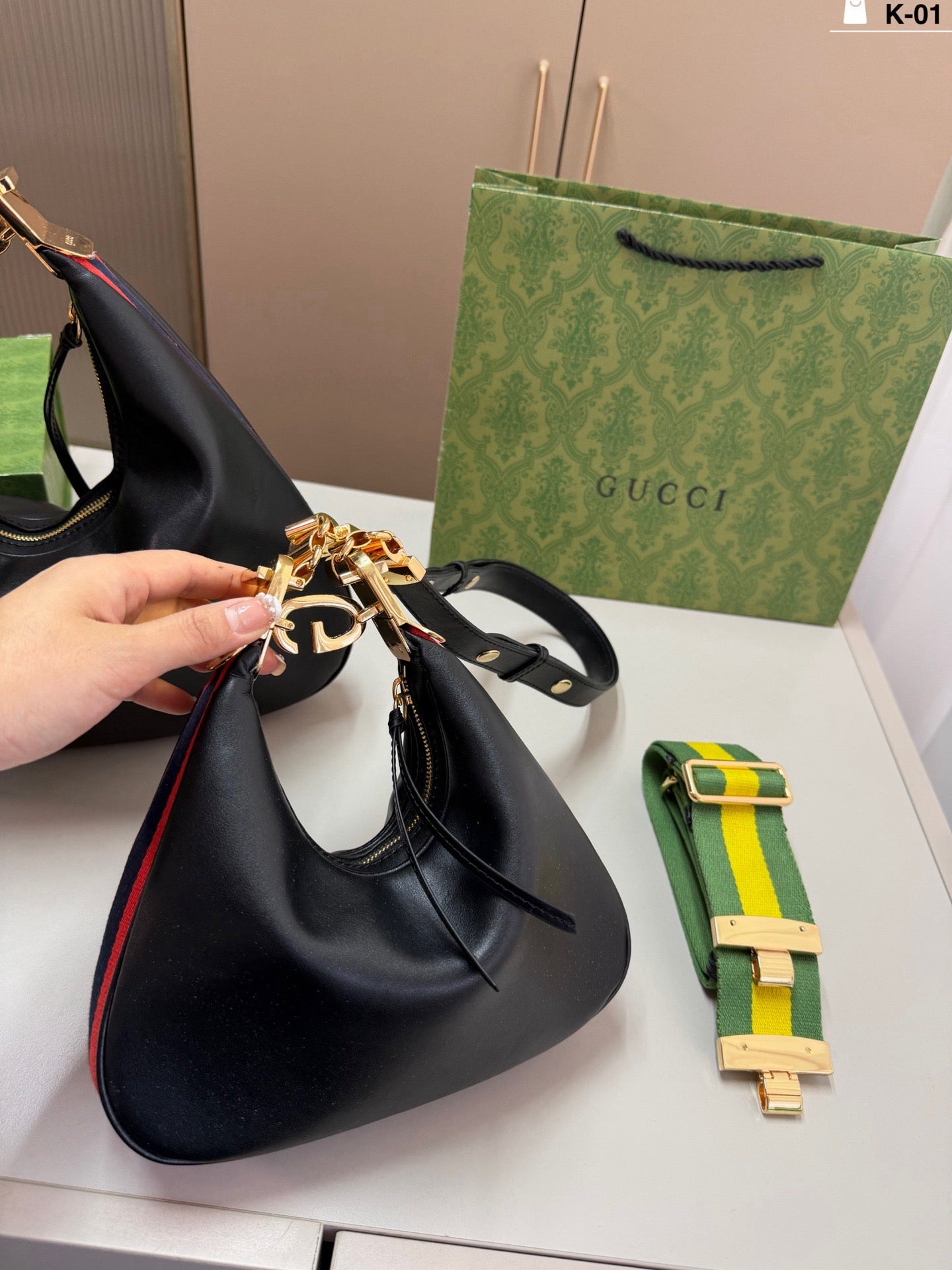 Gucci Attache shoulder bag