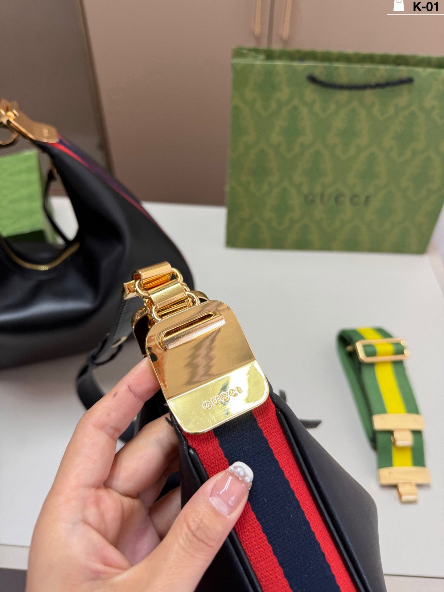 Gucci Attache shoulder bag