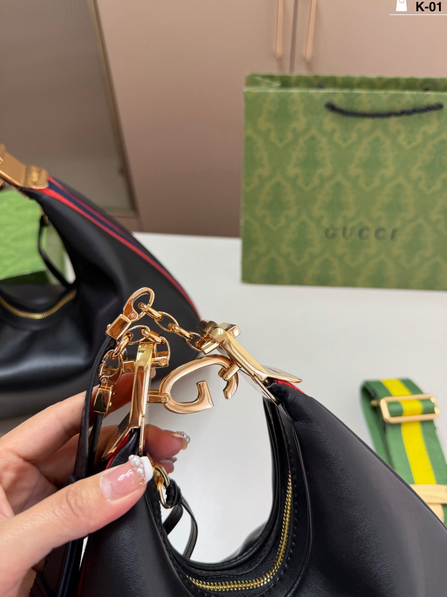 Gucci Attache shoulder bag