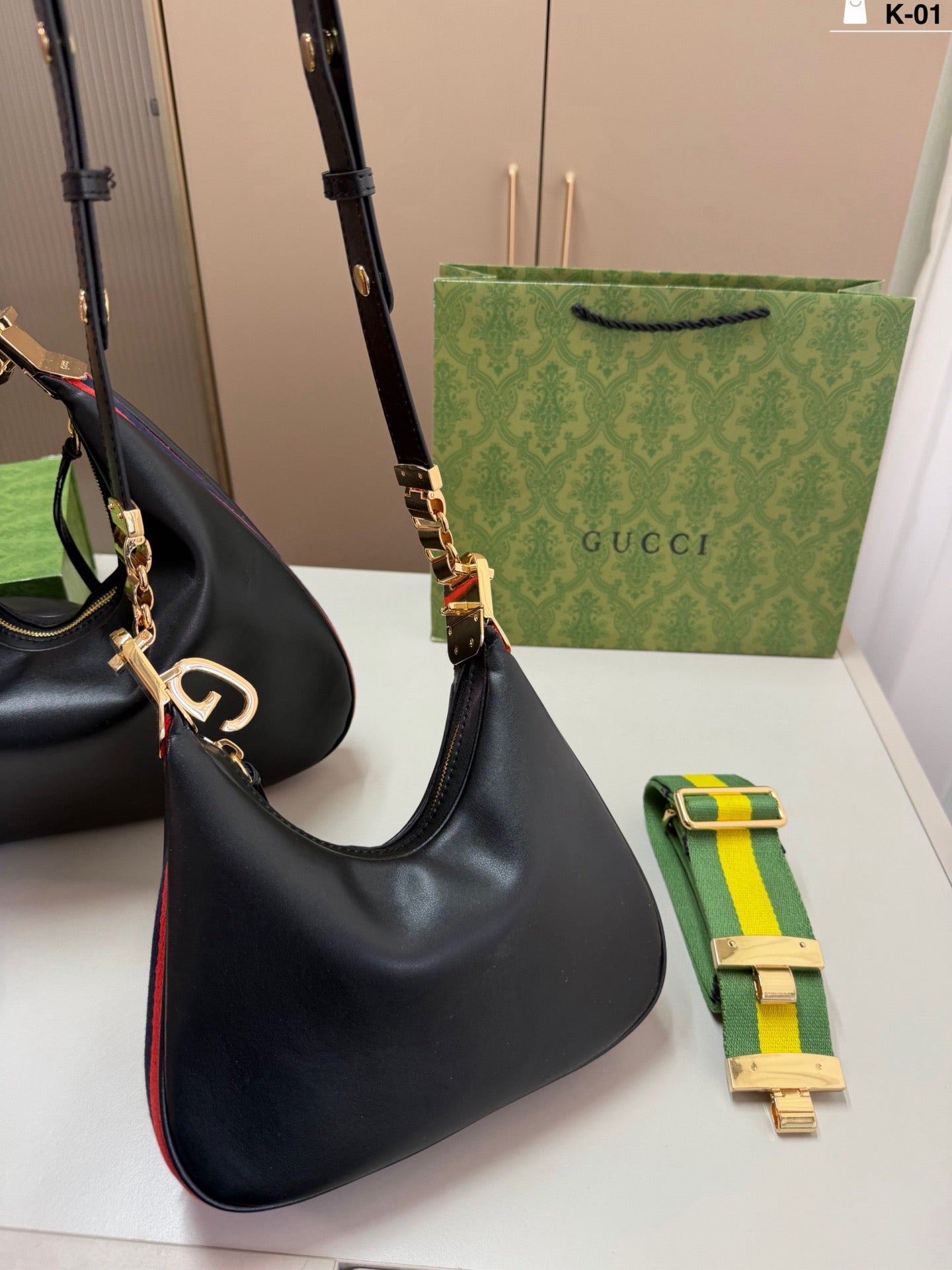 Gucci Attache shoulder bag