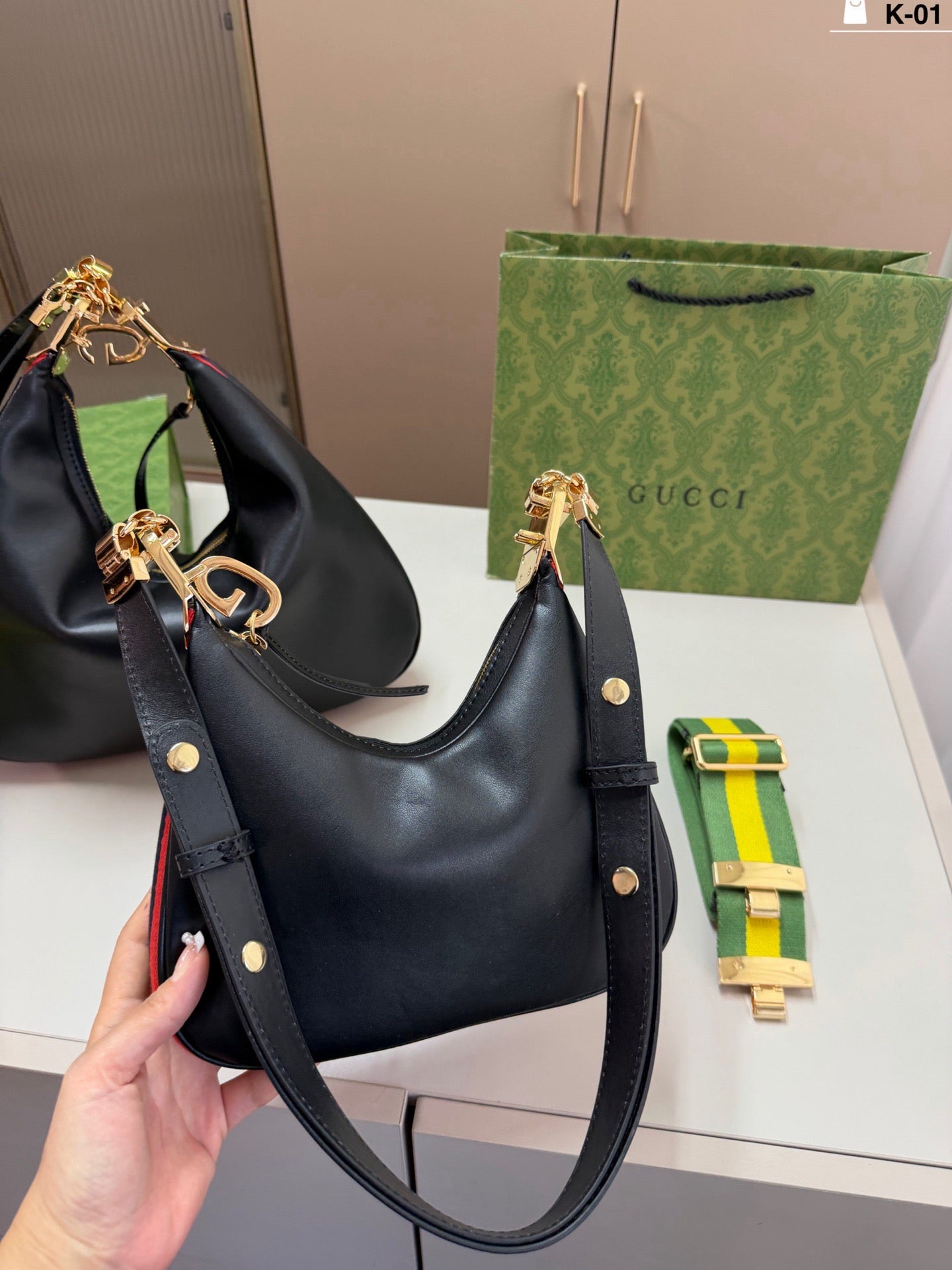 Gucci Attache shoulder bag