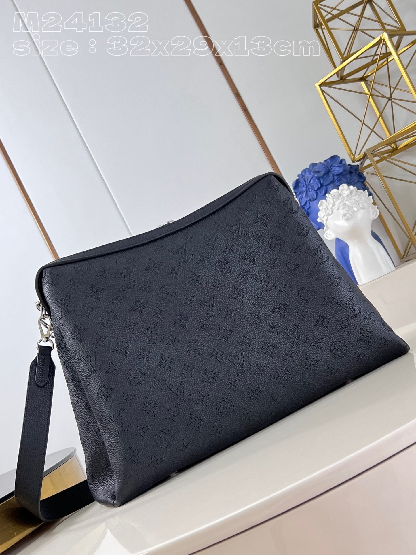 Louis Vuitton Mahina Hand It All Bag Black M24132, 32x29x13cm