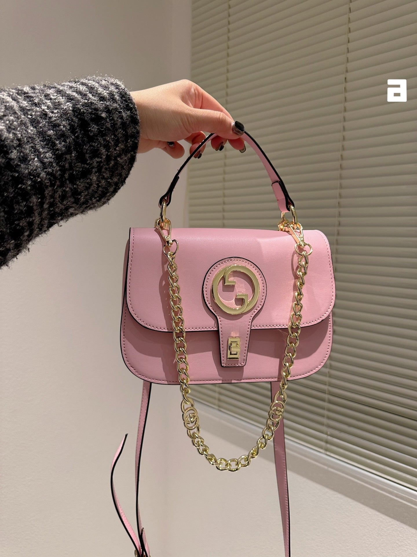 GC497 Gc Blondie top-handle Bag / 9"W x 6"H x 4.3"D