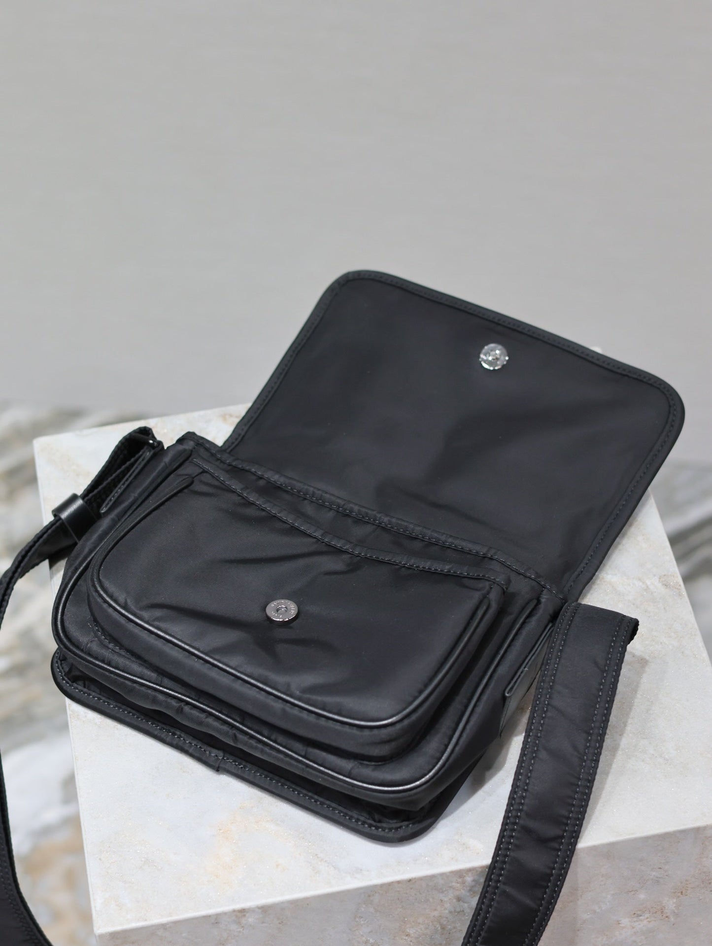 Saint Laurent Niki Messenger Bag 22×16.5×12cm