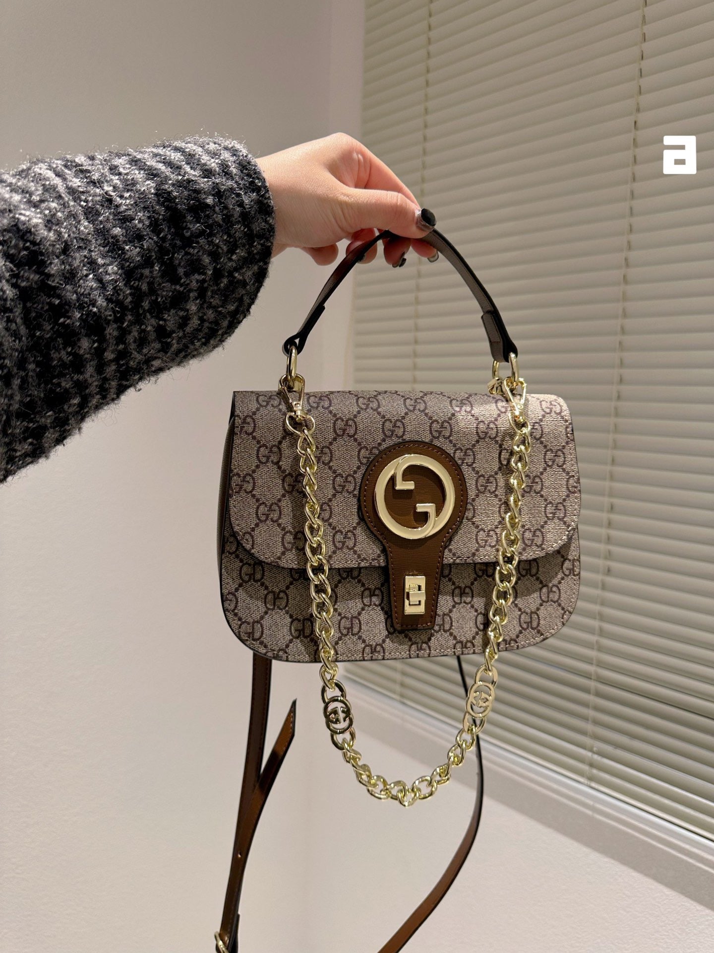 GC497 Gc Blondie top-handle Bag / 9"W x 6"H x 4.3"D