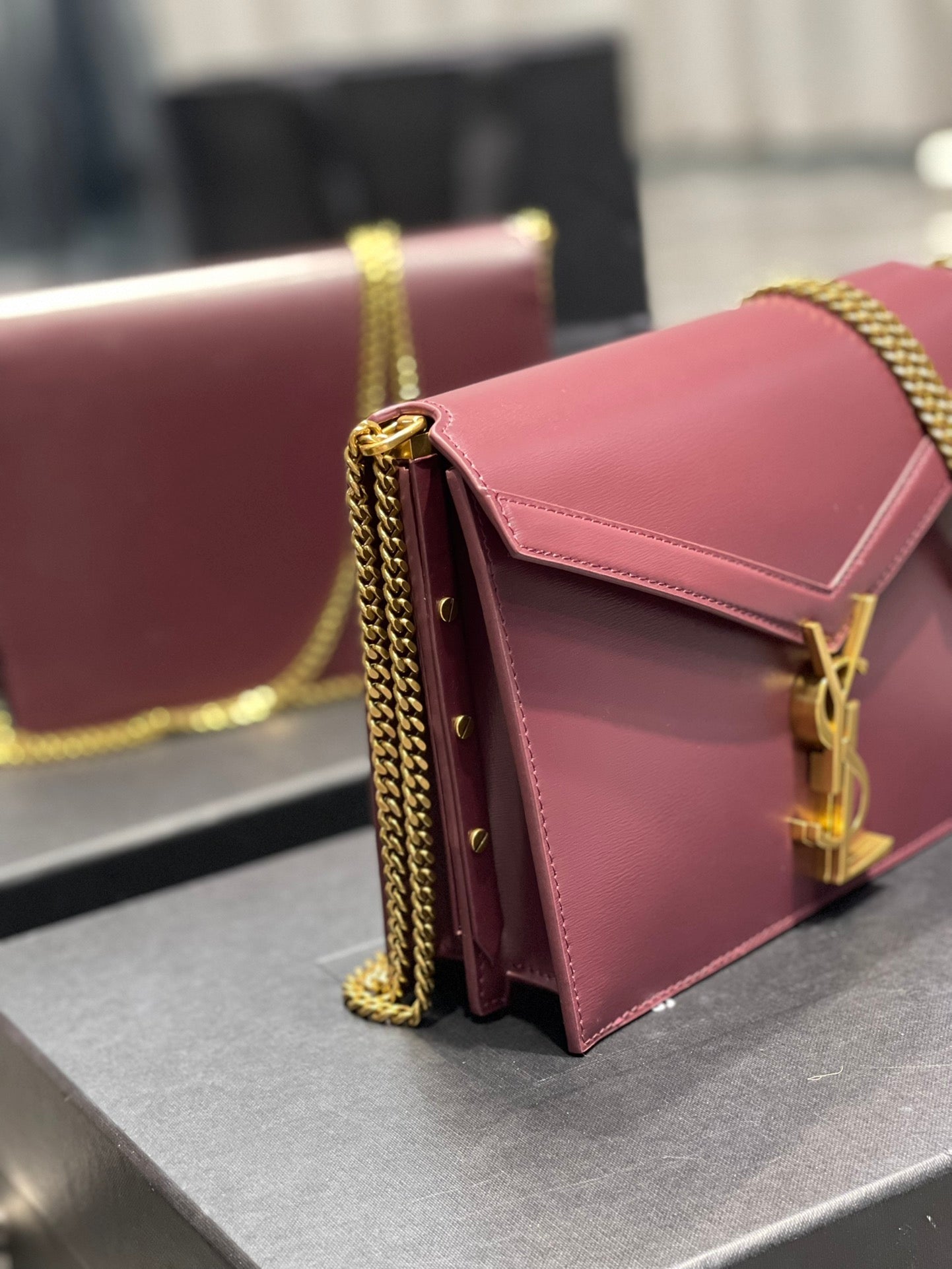 Y Cassandra Medium Chain Bag Rouge Opyum In Grain De Poudre Embossed