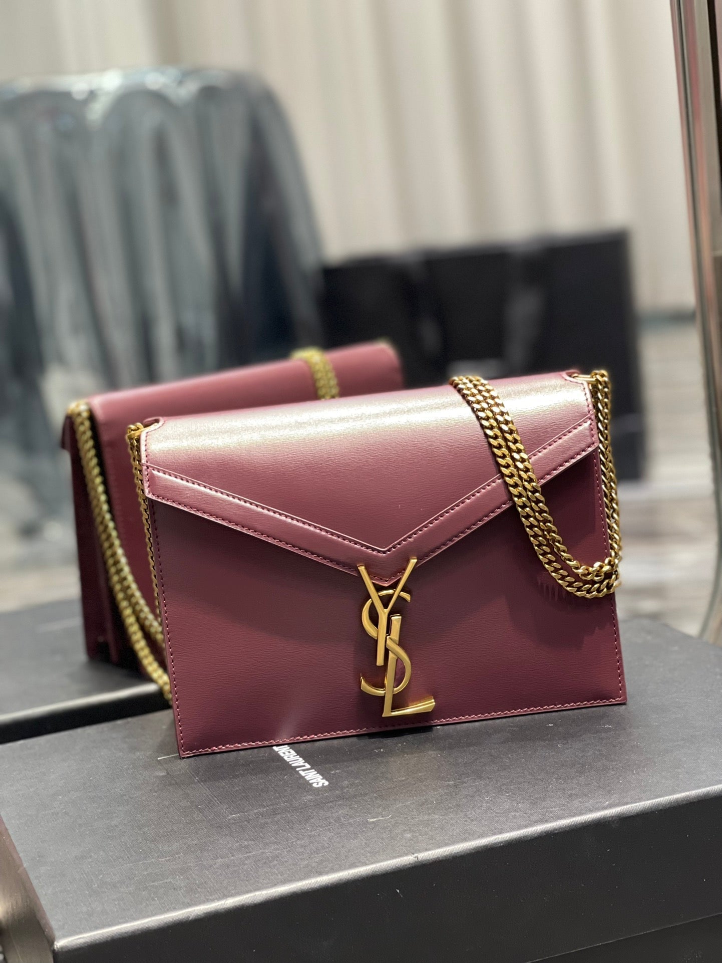Y Cassandra Medium Chain Bag Rouge Opyum In Grain De Poudre Embossed
