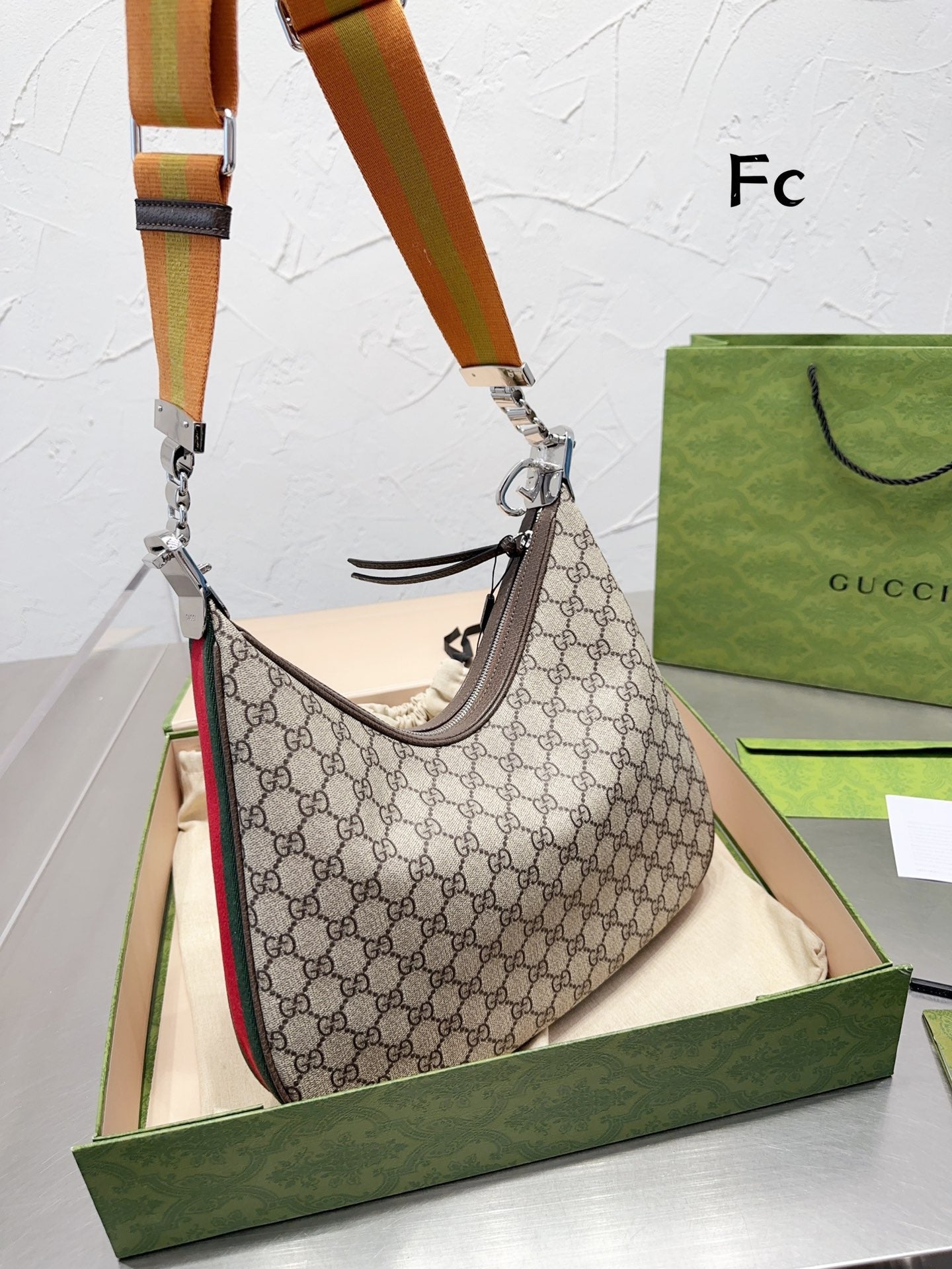 GC484 Gc Attache Small/Large Shoulder Bag