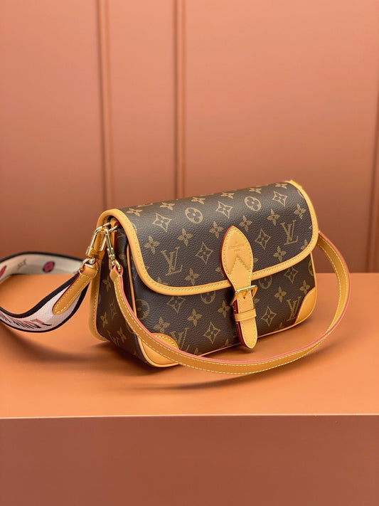 Louis Vuitton M45985 DlANE Hand Bag 24x15x9cm