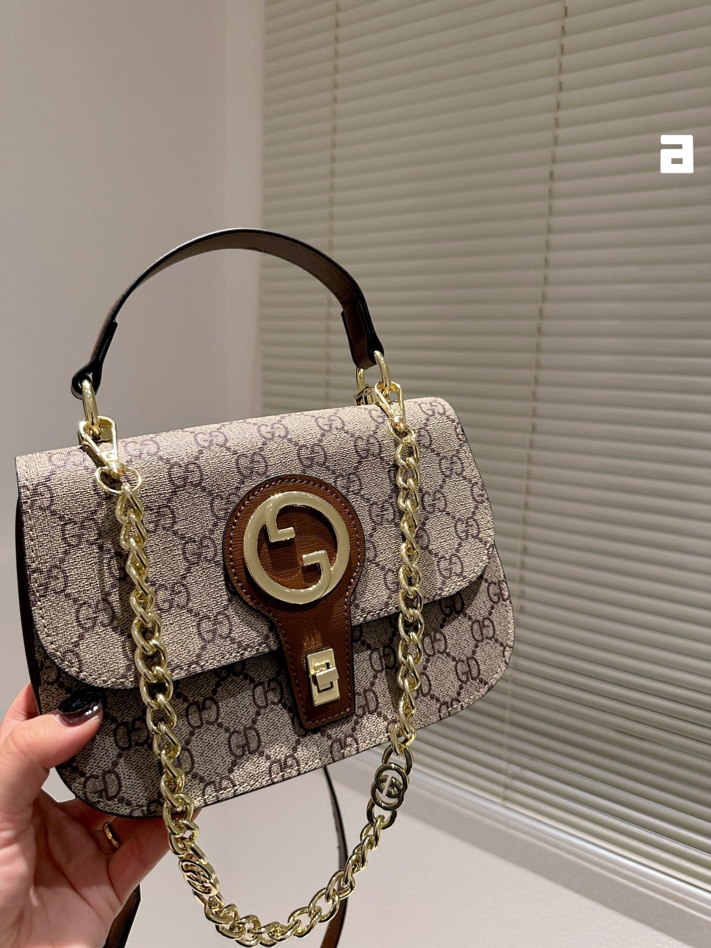 GC497 Gc Blondie top-handle Bag / 9"W x 6"H x 4.3"D
