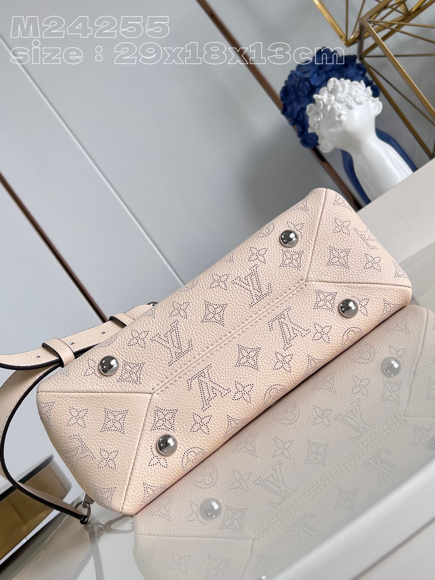 Louis Vuitton M24255 Mahina Hand It All Bag 29x18x13cm