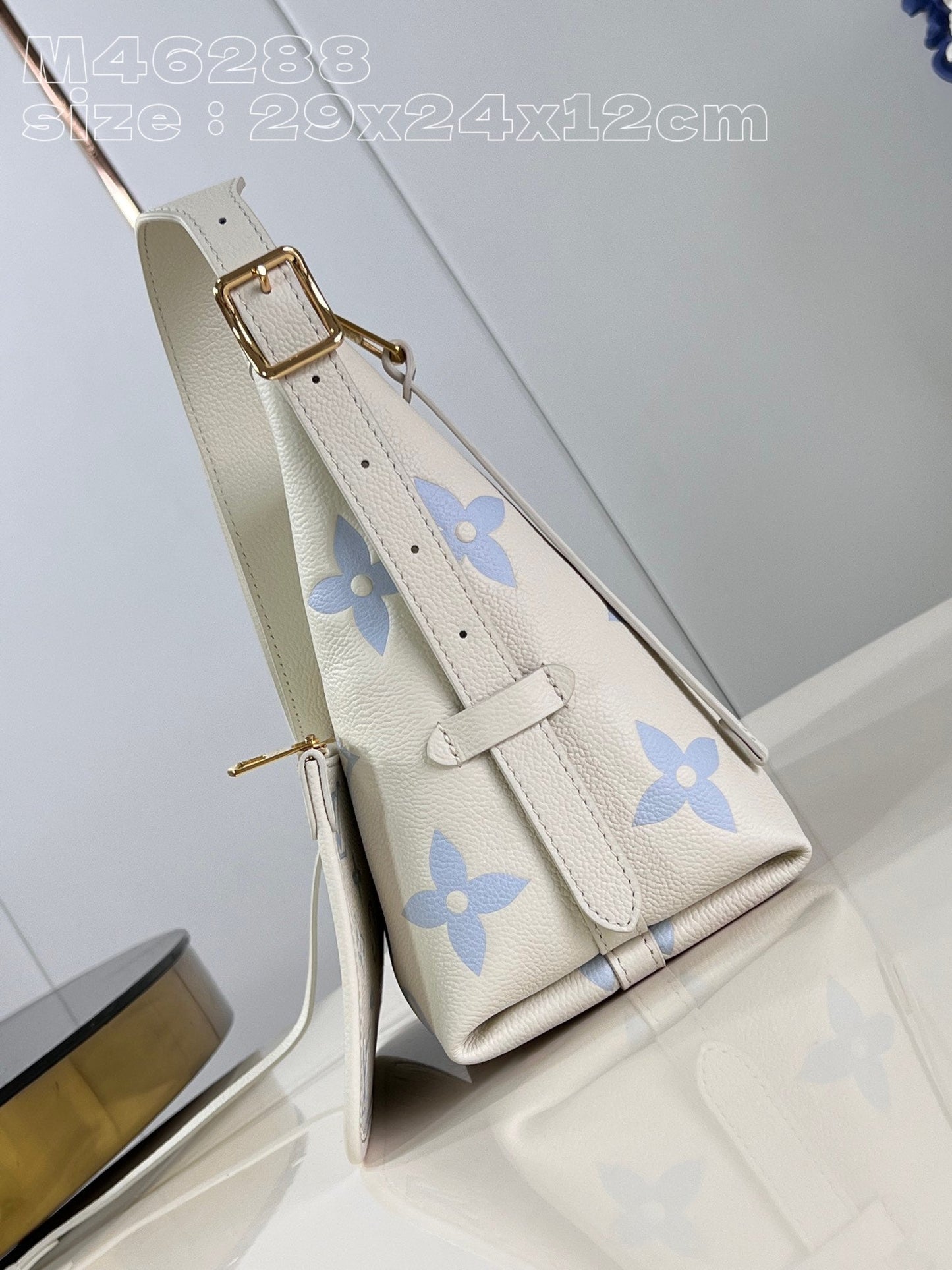 Louis Vuitton Carryall Monogram Empreinte Bag White M46288, 29 x 24 x 12CM