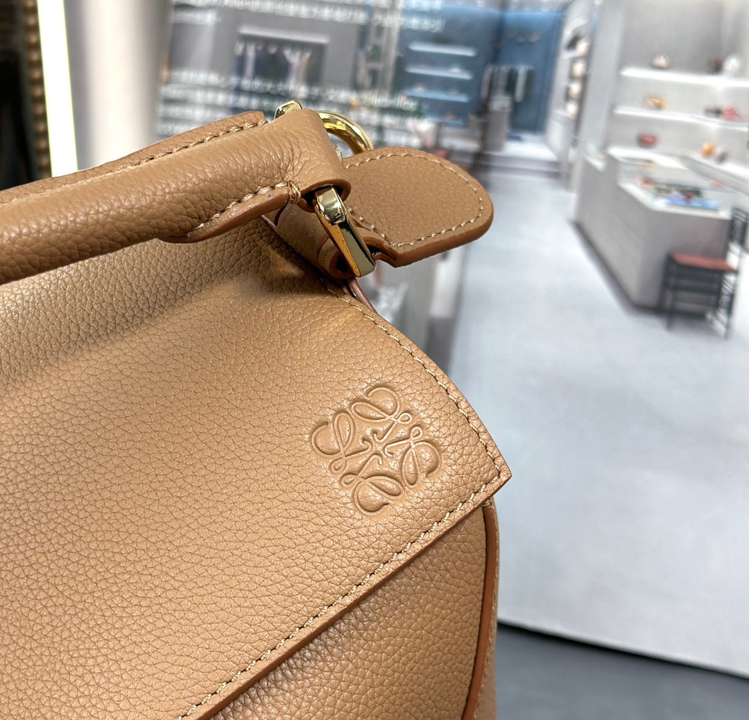 LOEWE Jonathan Anderson Puzzle Edge Crossbody Bag, 24*10.5*16cm