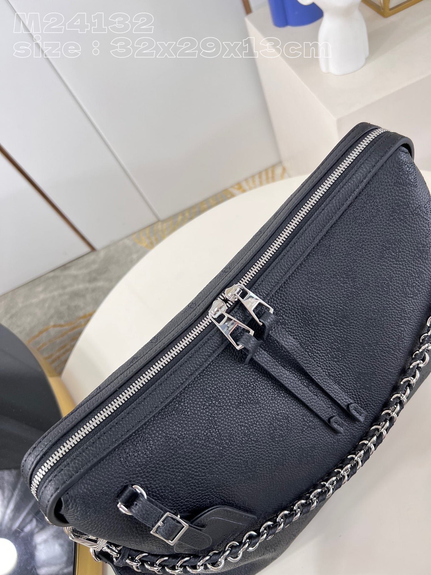 Louis Vuitton Mahina Hand It All Bag Black M24132, 32x29x13cm