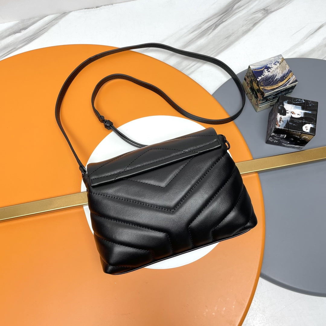 Saint Laurent Loulou Shoulder Bag 20X14X7cm