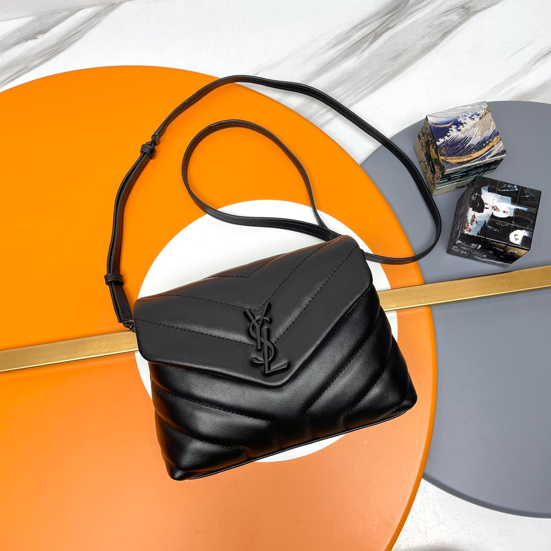 Saint Laurent Loulou Shoulder Bag 20X14X7cm