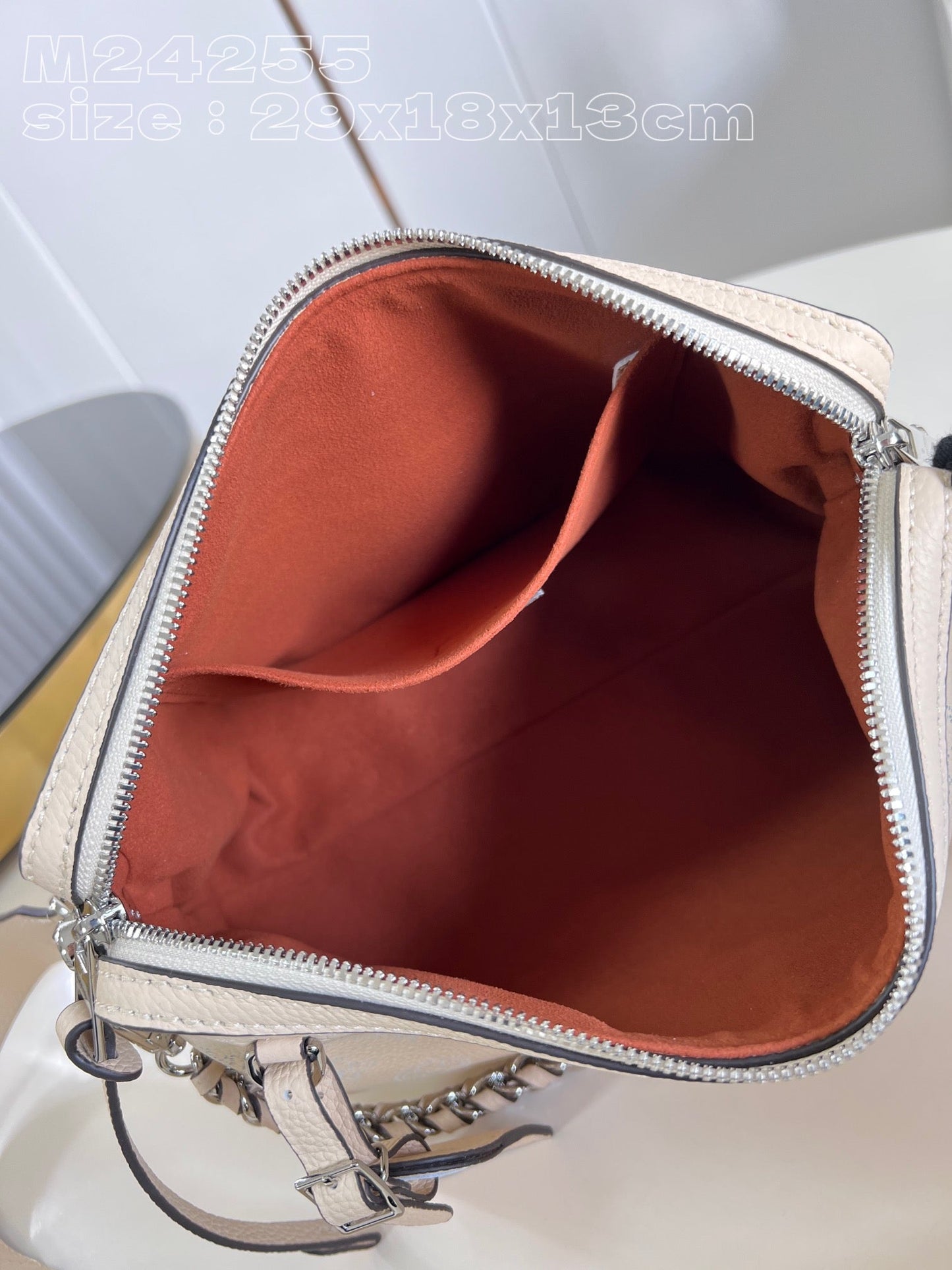 Louis Vuitton M24255 Mahina Hand It All Bag 29x18x13cm