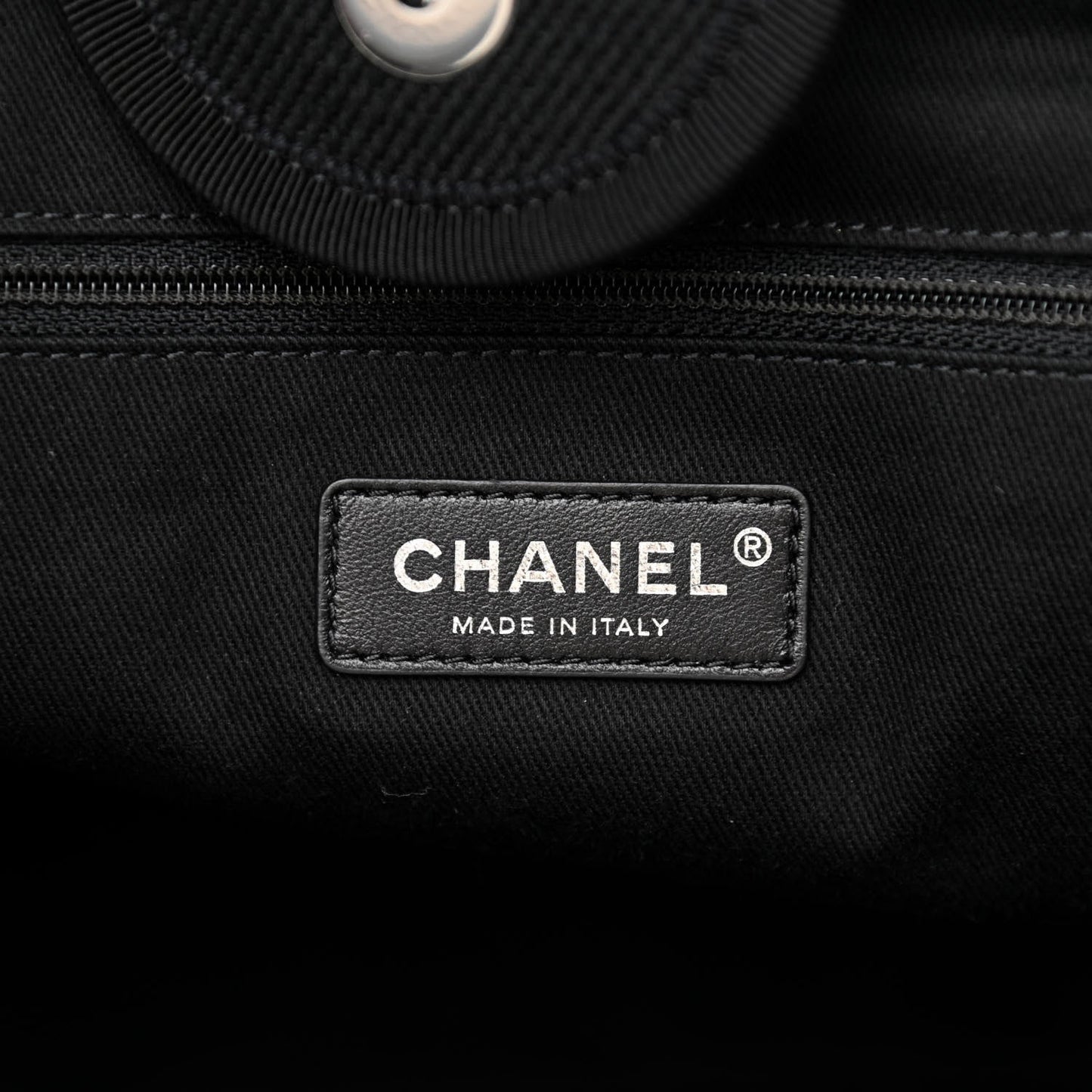 cc Canvas Pearl Medium Deauville Tote Black