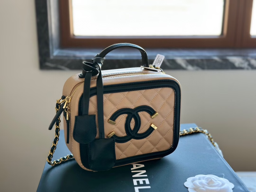 Cc new arrival bucket bag size: 20 cm