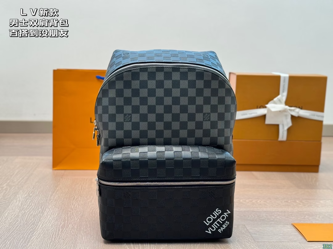 Louis new arrival men backpack bag size: 28*36 cm
