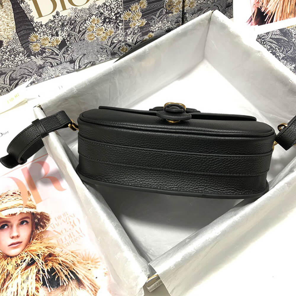 MEDIUM D BOBBY BAG size: 22*17*6 cm