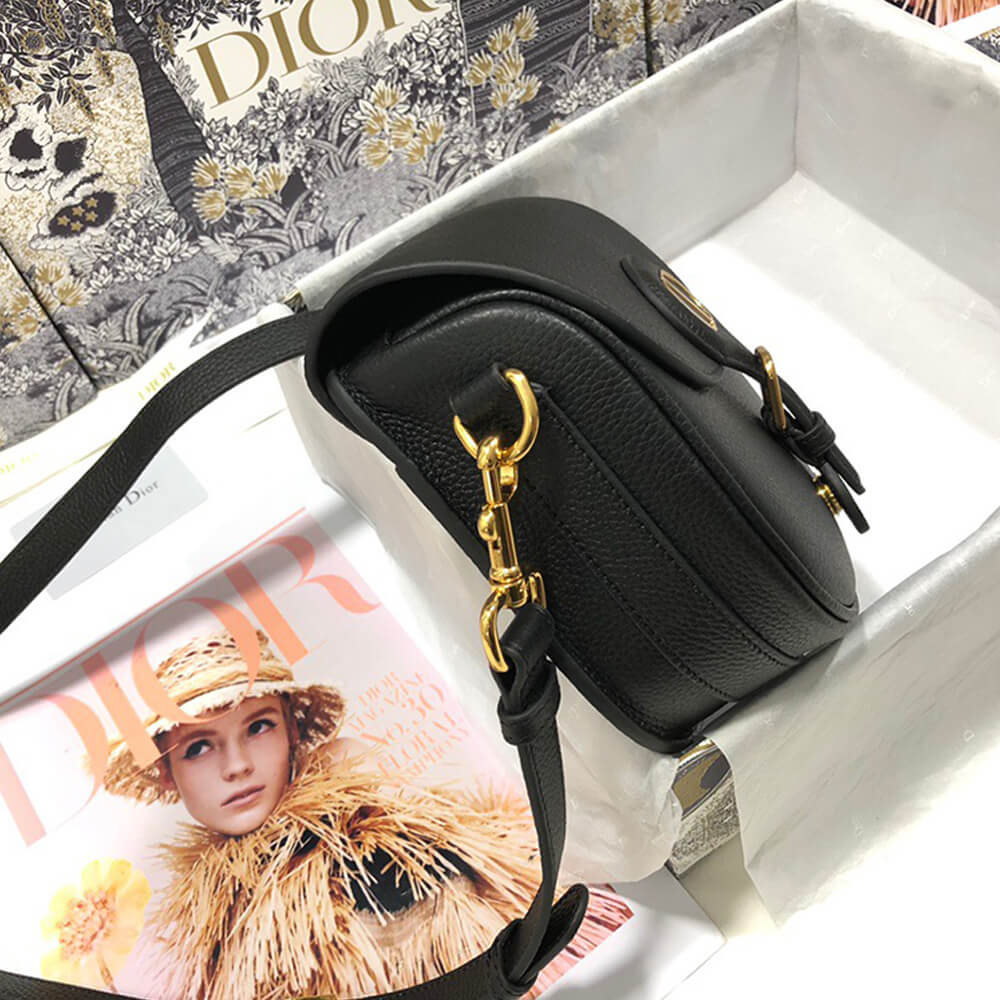 MEDIUM D BOBBY BAG size: 22*17*6 cm