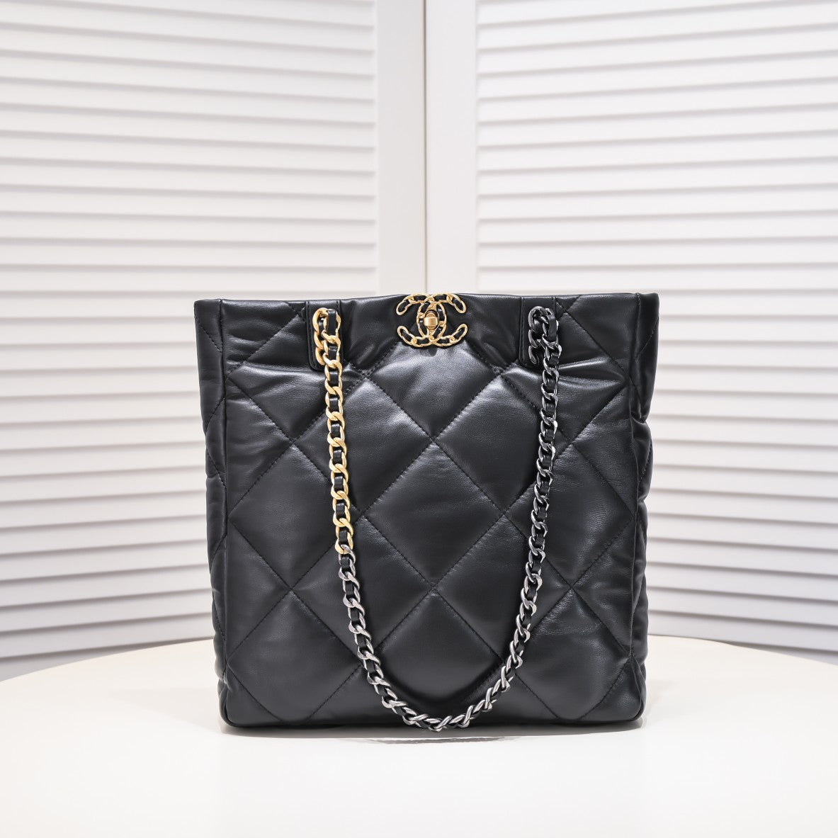 CC 22b 19 BAG tote