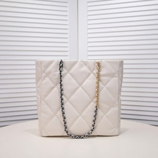 CC 22b 19 BAG tote