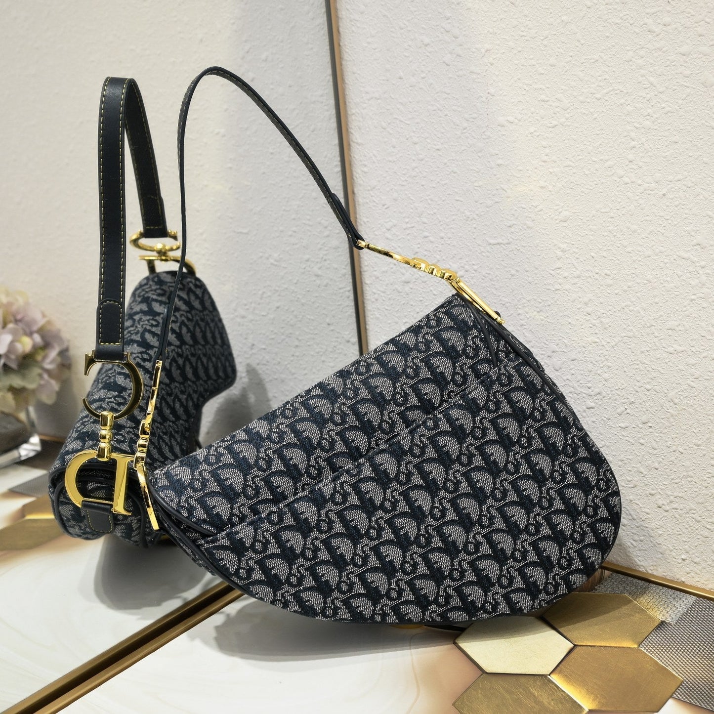 D saddle Be a classic with classics size: 25.5 x 20 x 6.5 cm