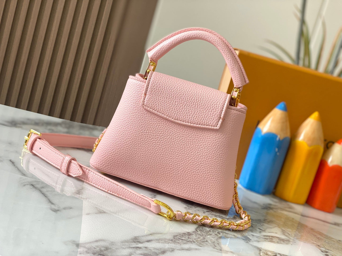 Louis Milky Way Capucines BB  Taurillon leather M23082 size: 21×14×8cm