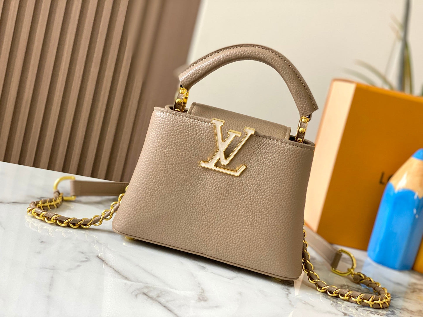 Louis Milky Way Capucines BB  Taurillon leather M23082 size: 21×14×8cm