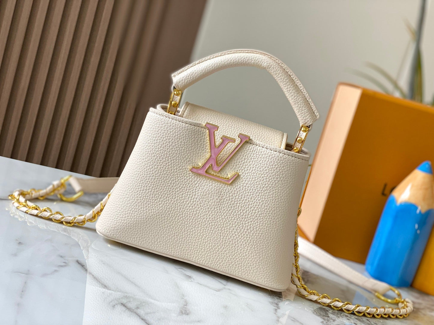 Louis Milky Way Capucines BB  Taurillon leather M23082 size: 21×14×8cm