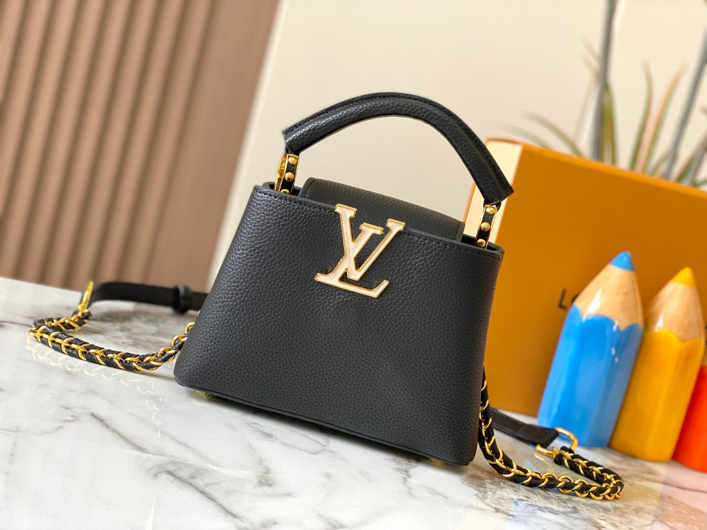 Louis Milky Way Capucines BB  Taurillon leather M23082 size: 21×14×8cm