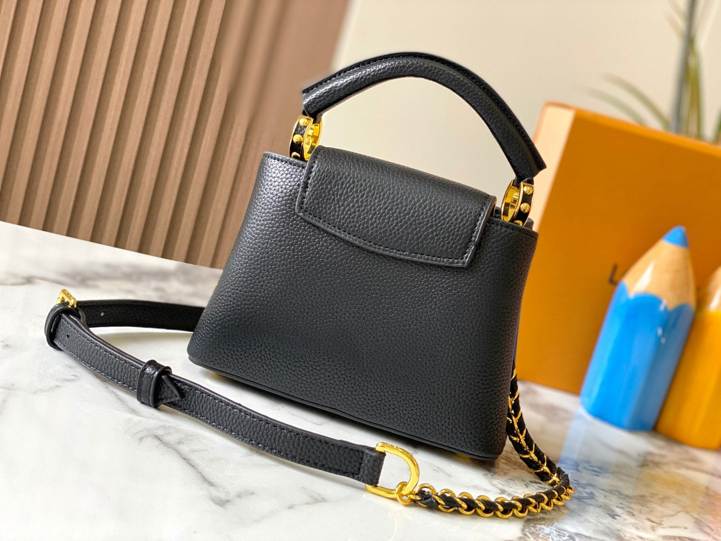 Louis Milky Way Capucines BB  Taurillon leather M23082 size: 21×14×8cm