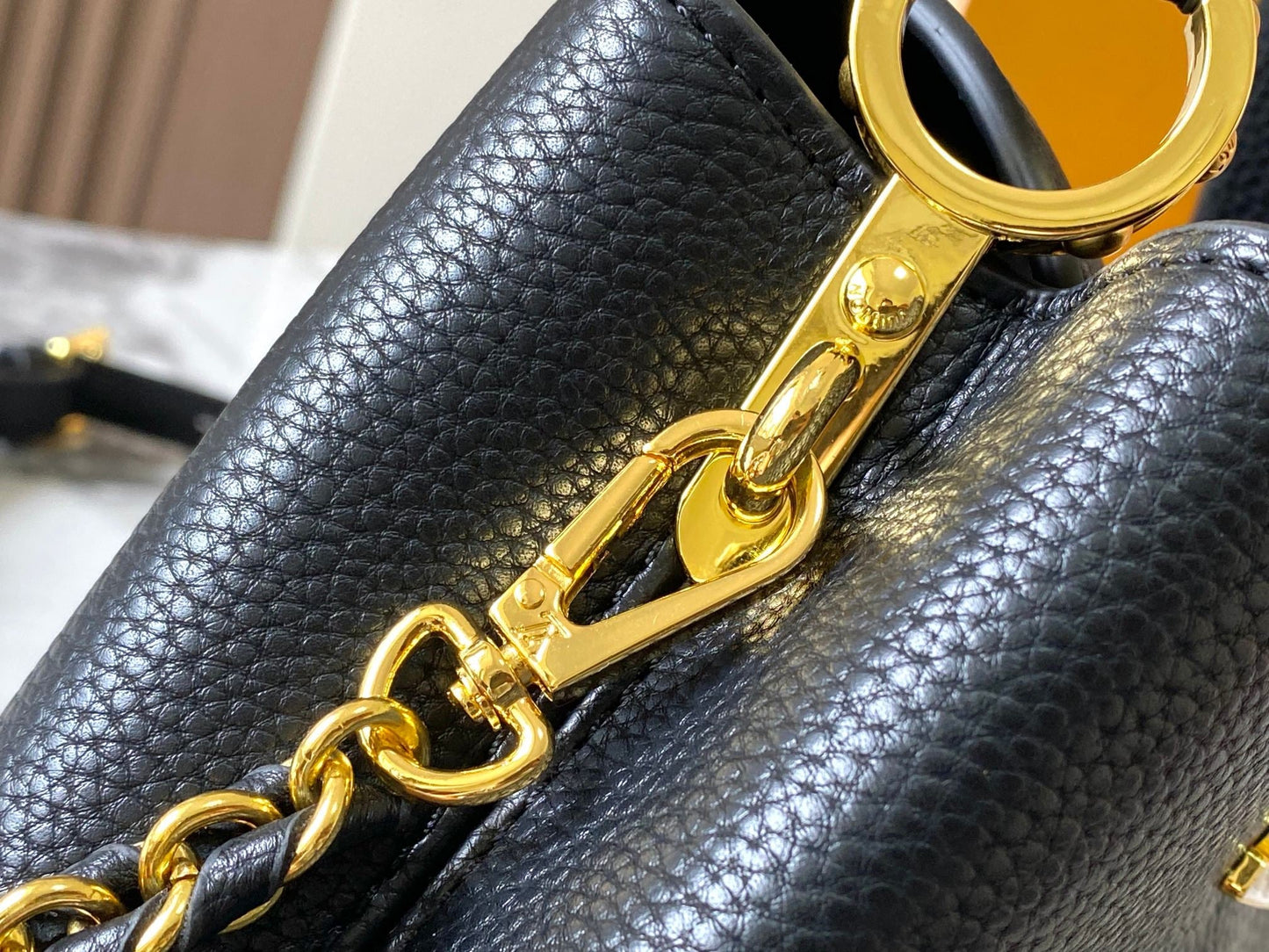 Louis Milky Way Capucines BB  Taurillon leather M23082 size: 21×14×8cm