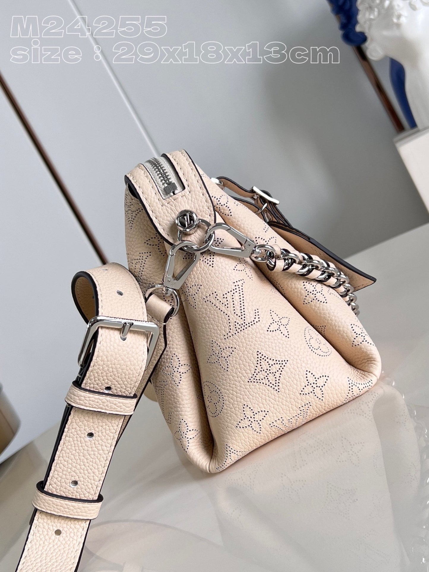 Louis Vuitton M24255 Mahina Hand It All Bag 29x18x13cm