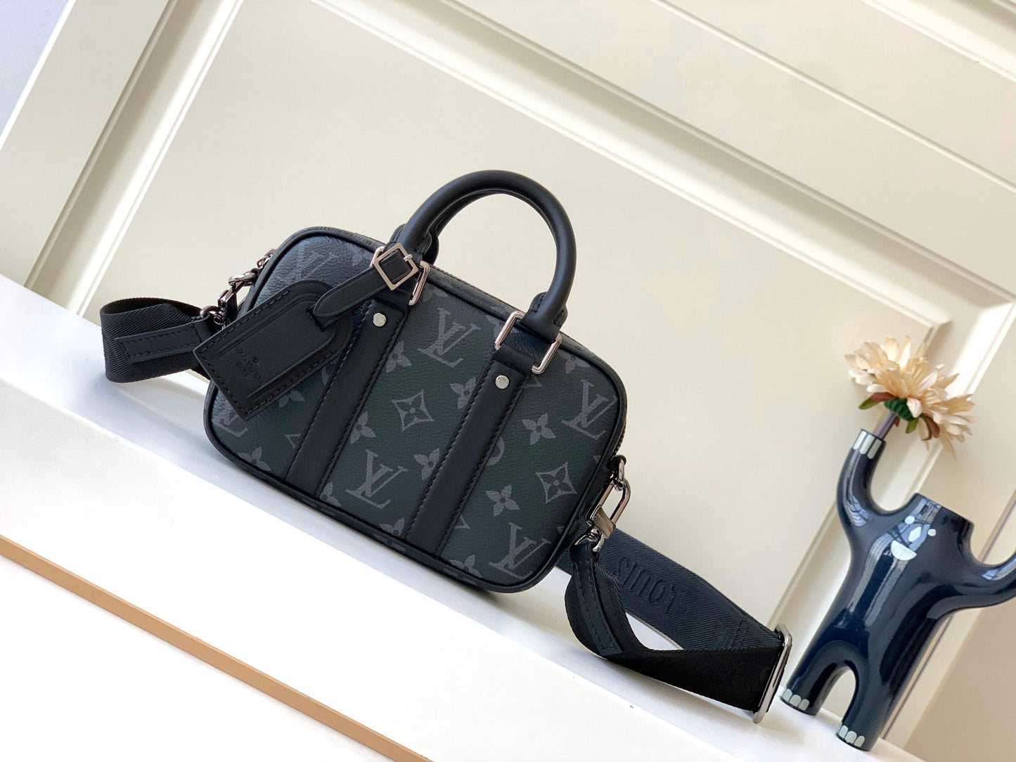 Louis Vuitton Classic Handbag M82542, 20x13x5.5 CM