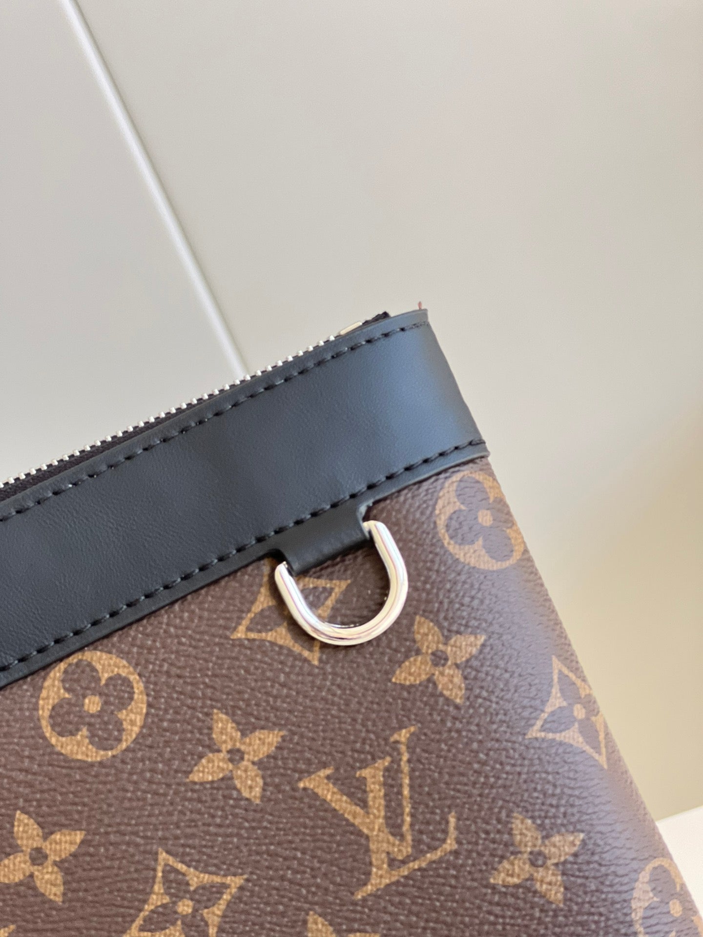 Louis Vuitton Classic Print Bag M62291 Brown, 34 x 25 x 2 CM