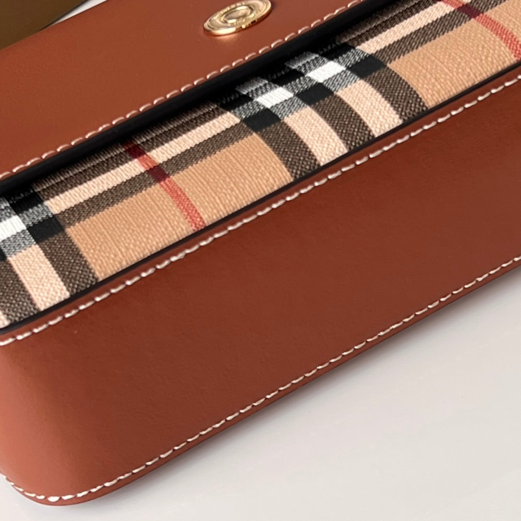 Burberry Hampshire Shoulder Bag 20x13.5x5cm brown