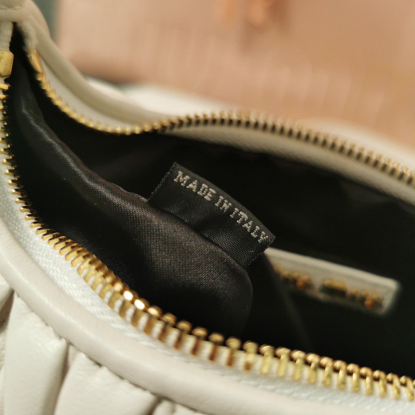 MiuMiu Wander Matelasse Handbag Purse 5BC125 White, 20 X 17 X 6 CM