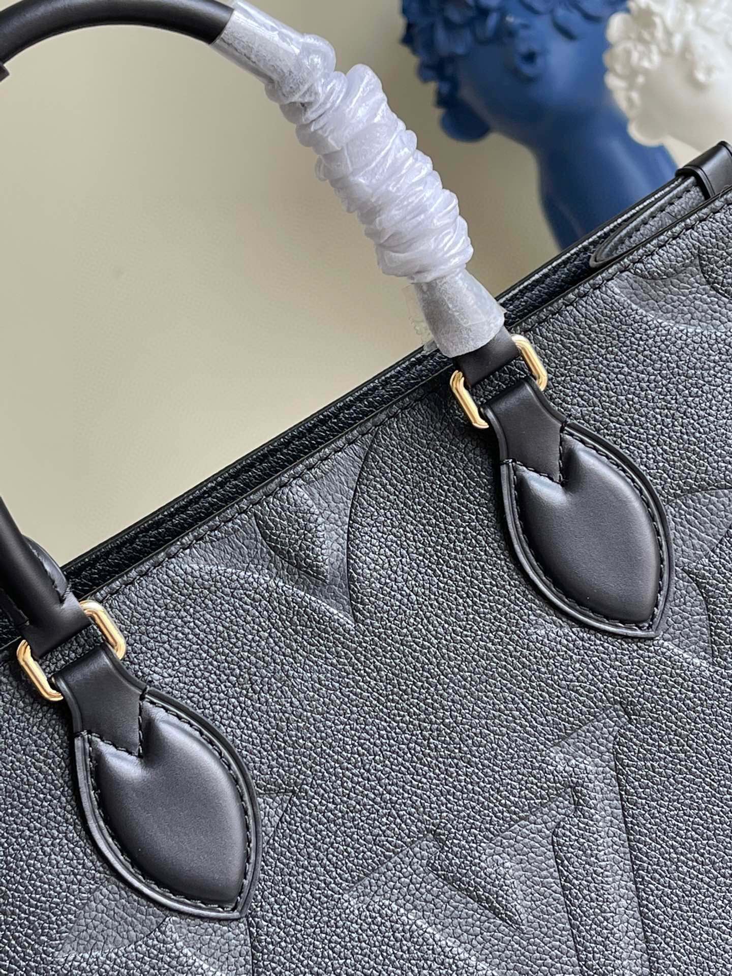 Louis Vuitton On The Go Tote MM Black M45595