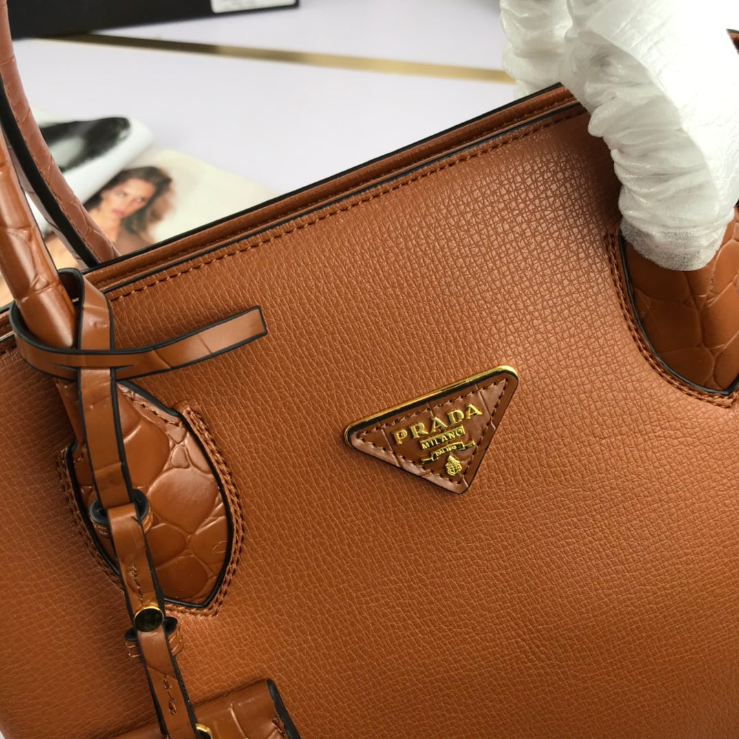 Pra new arrival bag 66153  size: 30*24*14 cm