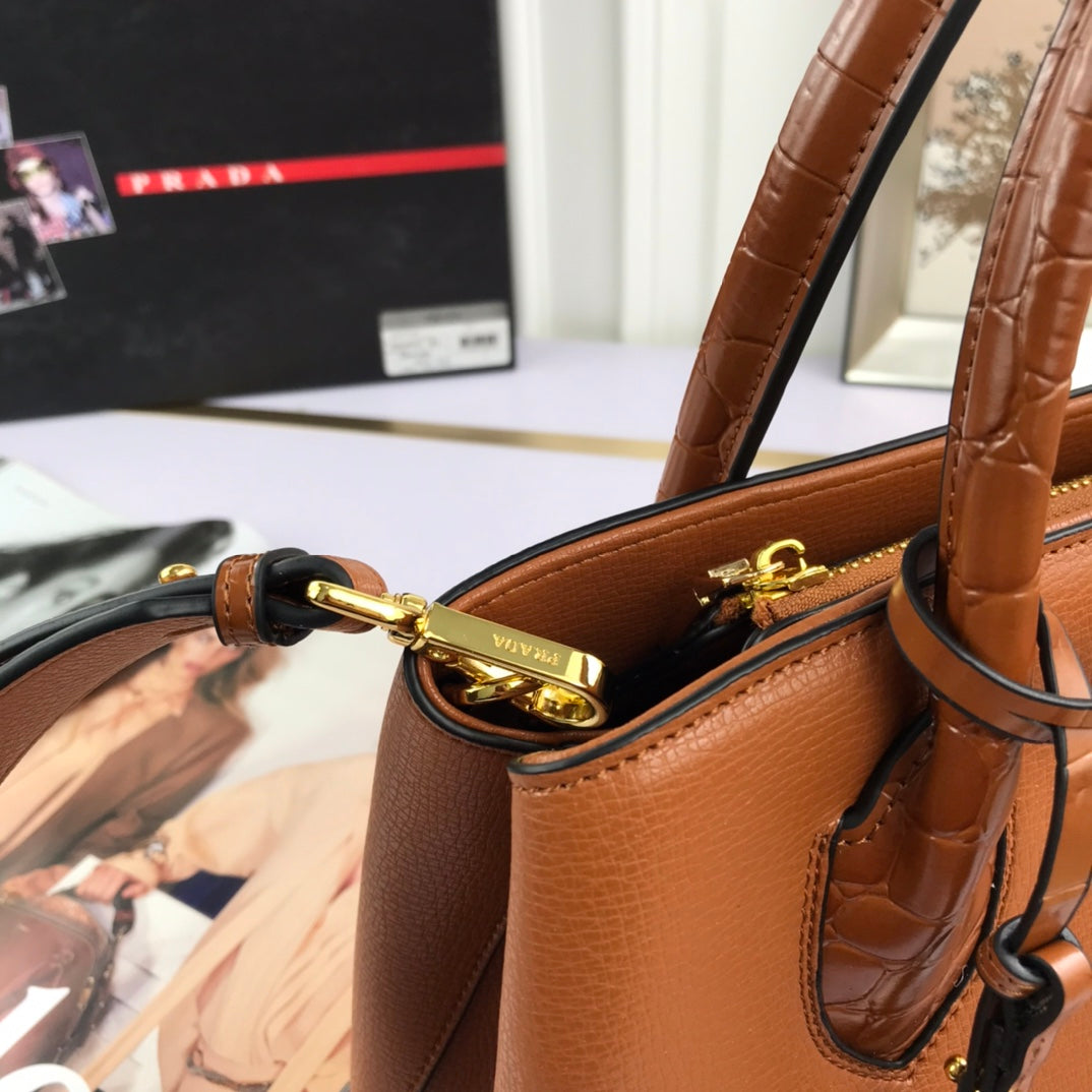 Pra new arrival bag 66153  size: 30*24*14 cm