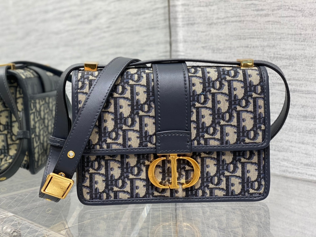 𝗗 𝗠𝗼𝗻𝘁𝗮𝗶𝗴𝗻𝗲 bag 01
