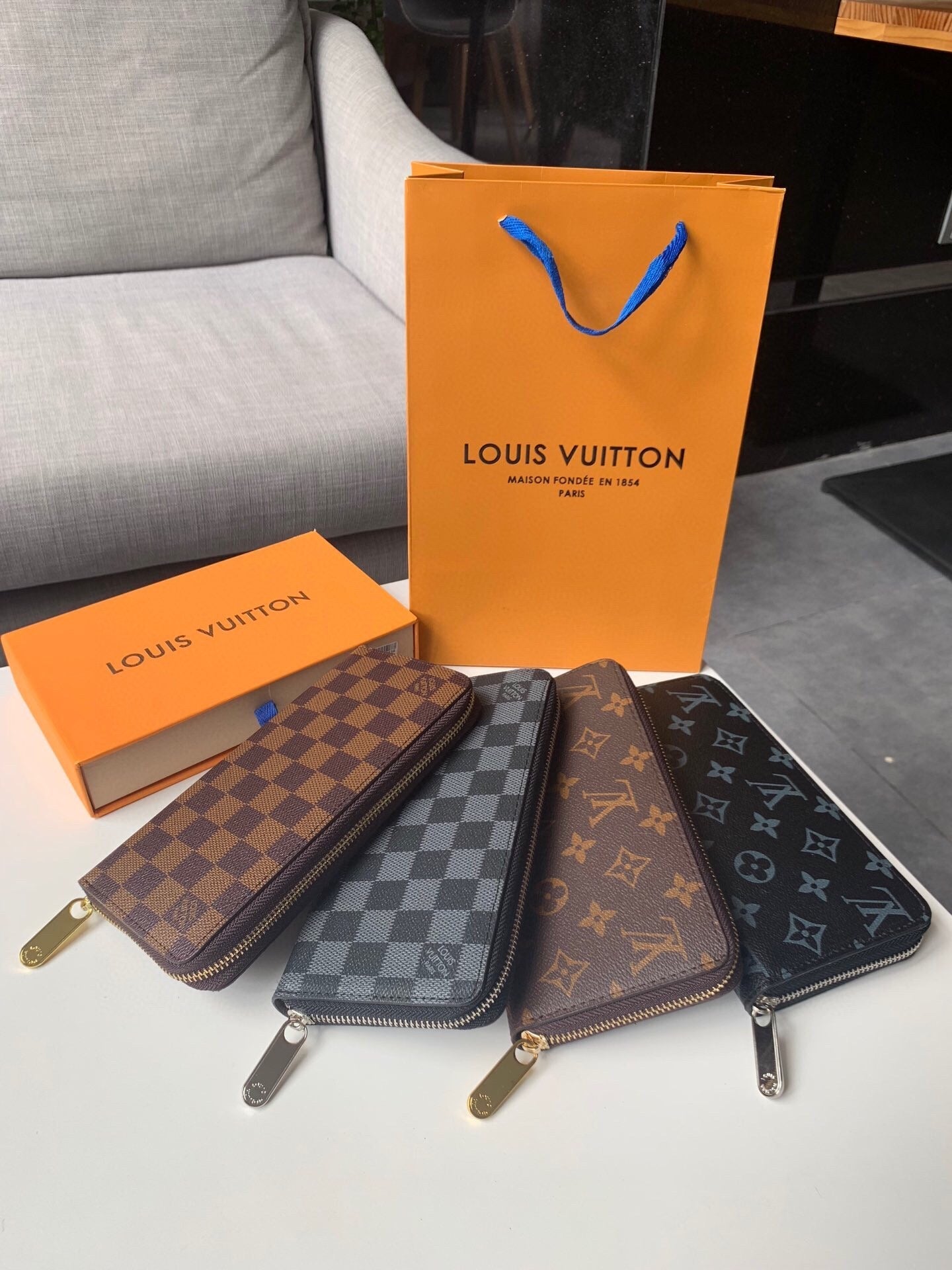 LOUIS new arrival men's wallet size: 19×10×1.5cm